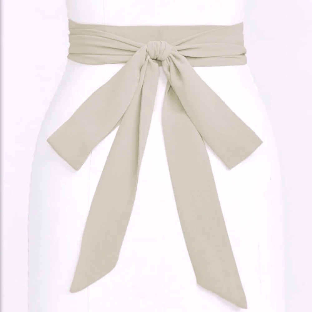 Show me your mumu Bridesmaid Sash in Dove Grey chiffon - Picture 1 of 3